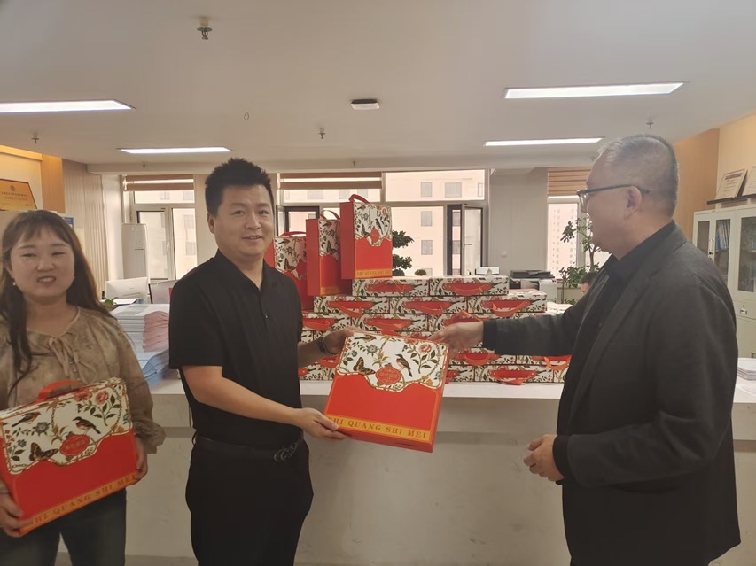 雙節(jié)同慶暖人心 歡聚一堂凝合力 甘肅信合工程設(shè)計(jì)有限公司 甘肅恒達(dá)工程檢測(cè)有限公司 雙節(jié)福利發(fā)放暨員工聚餐活動(dòng)圓滿(mǎn)舉行